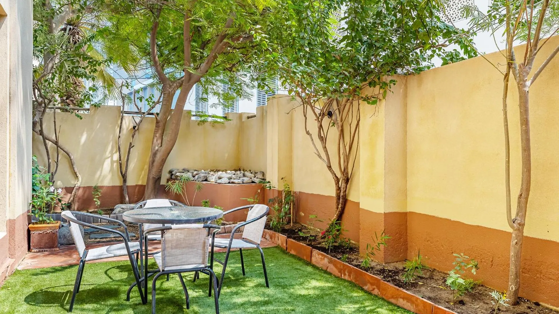 Elegant Home With Private Garden In Downtown Dubai United Arab Emirates