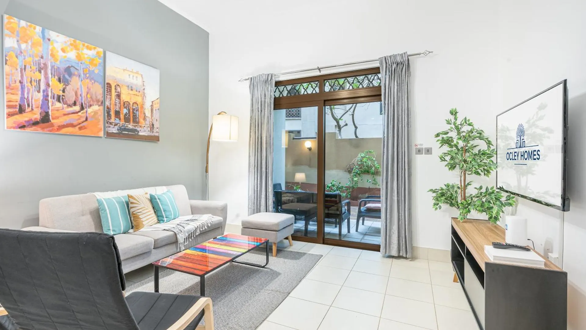 Elegant Home With Private Garden In Downtown Дубай