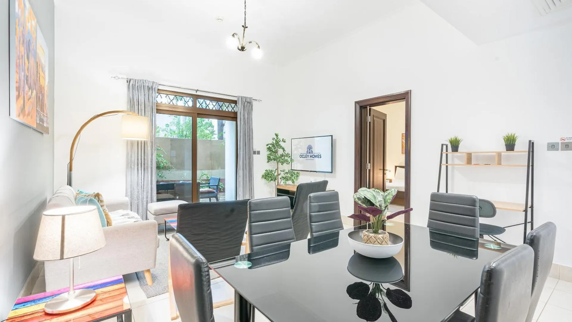 Elegant Home With Private Garden In Downtown contacts
