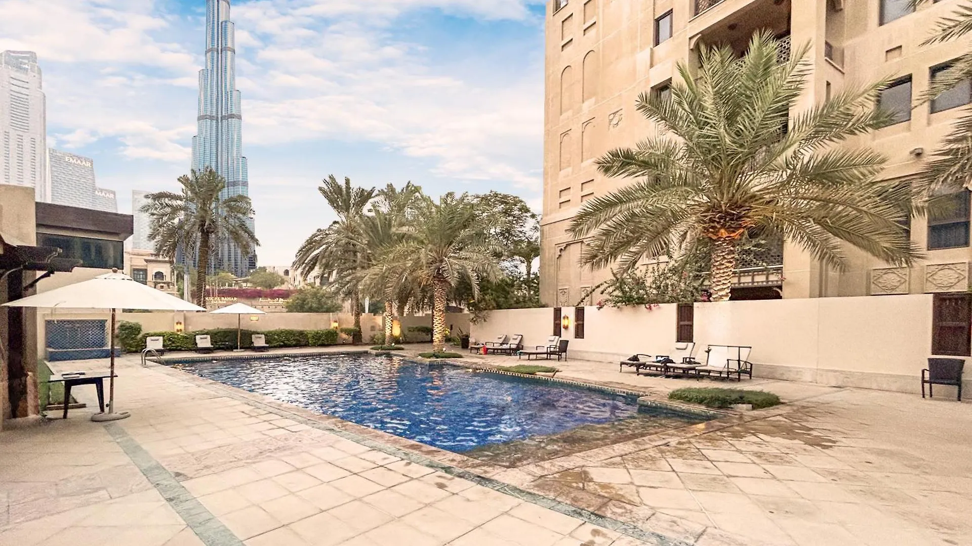 Apartment Elegant Home With Private Garden In Downtown Dubai