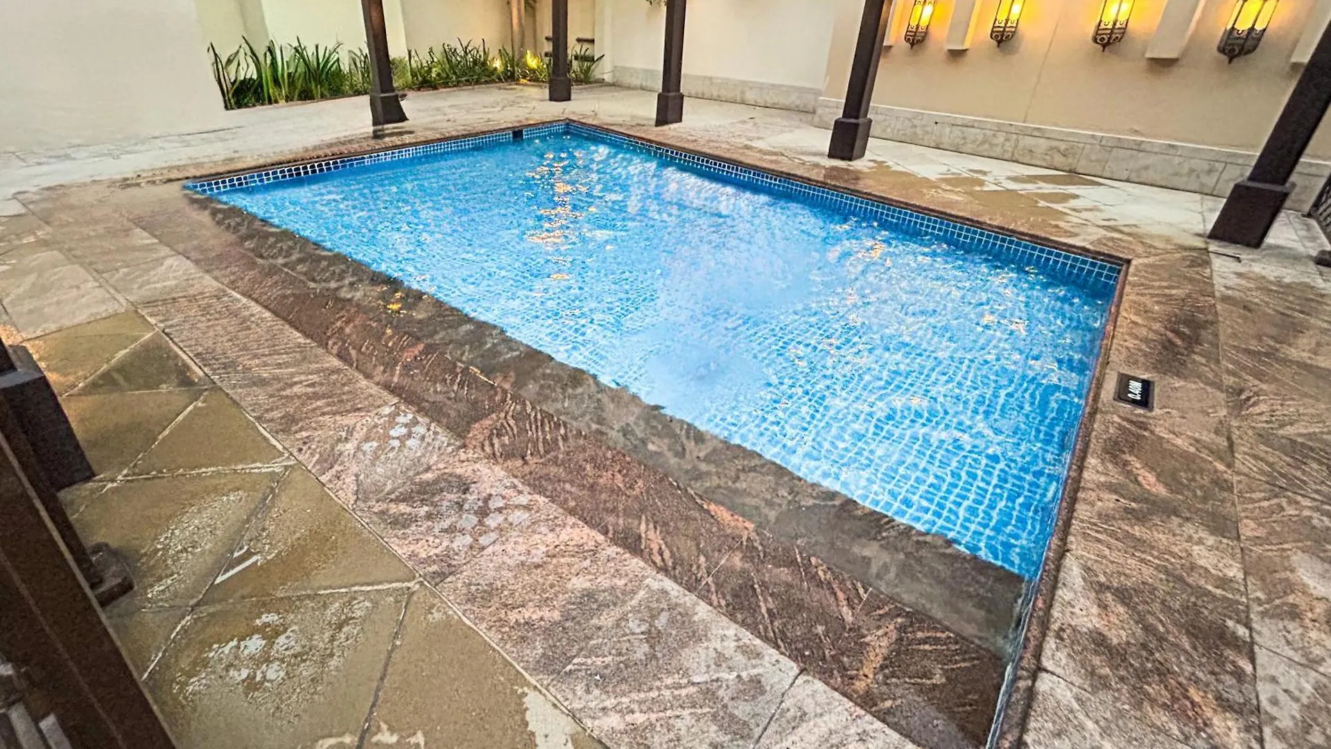 Elegant Home With Private Garden In Downtown Dubai 0*,